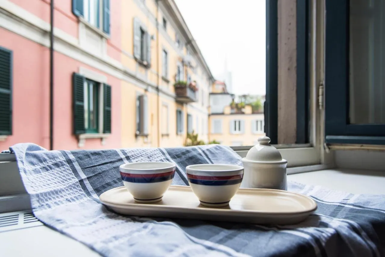 Apartment Brera District 2 Bedrooms -Youhosty Milan Italy
