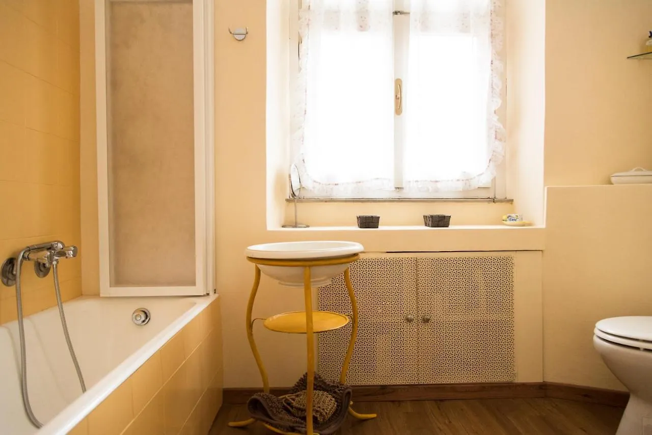 Brera District 2 Bedrooms -Youhosty Milan Italy